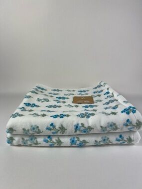 Deborah Connolly Bath Towels Blue White Floral Cotton Velour Set of 2 NEW